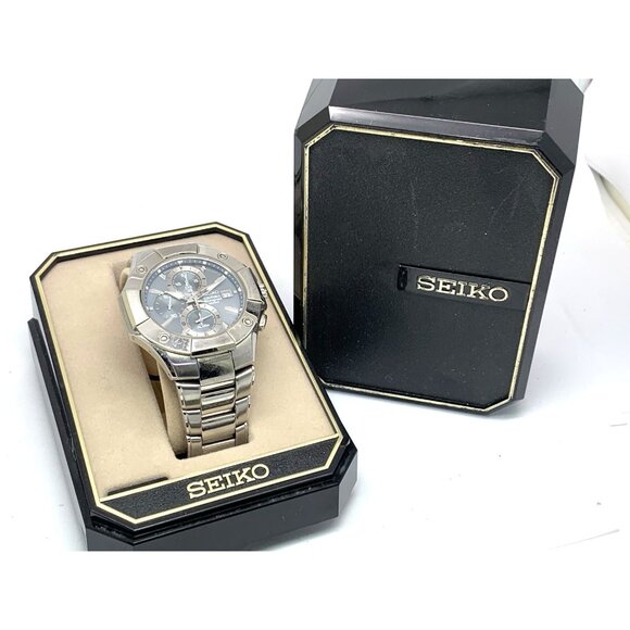 Seiko Men's Watch 7T62-0JJ0 Quartz Chronograph Gray Silver Stainless Steel 42mm - Picture 3 of 15